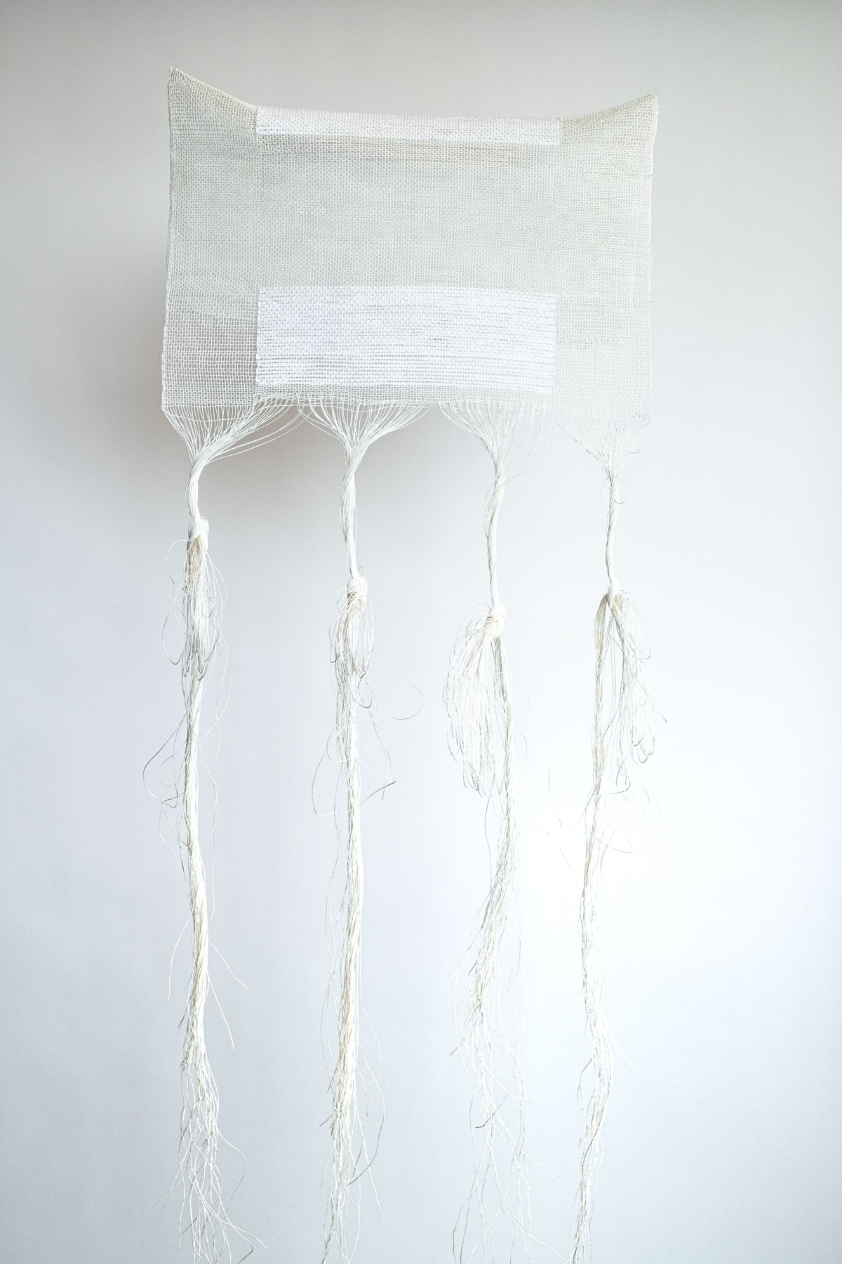 Curva Con Doppio Schermo (2020) 55x37x5.5 cm Paper yarn, paper tape yarn