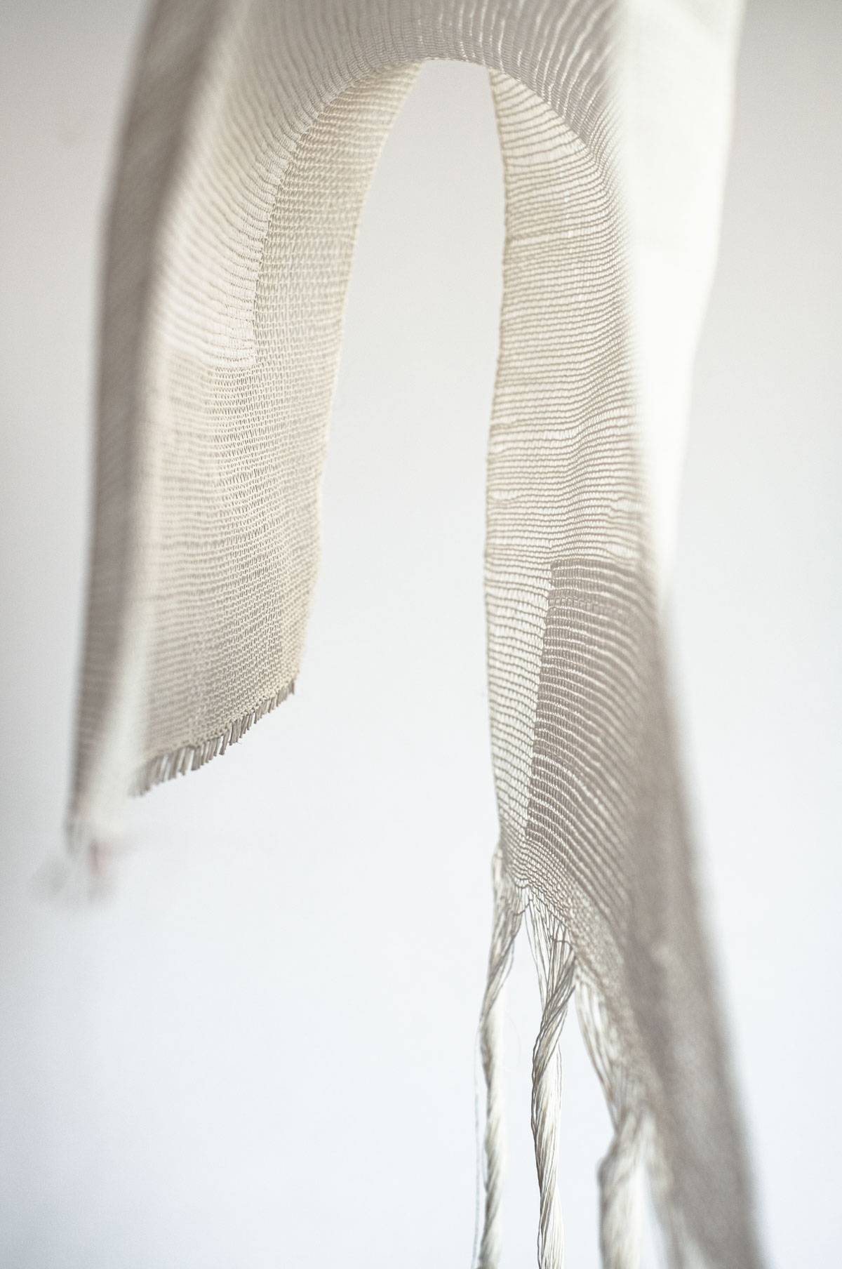 Curva Con Doppio Schermo (2020) 55x37x5.5 cm Paper yarn, paper tape yarn