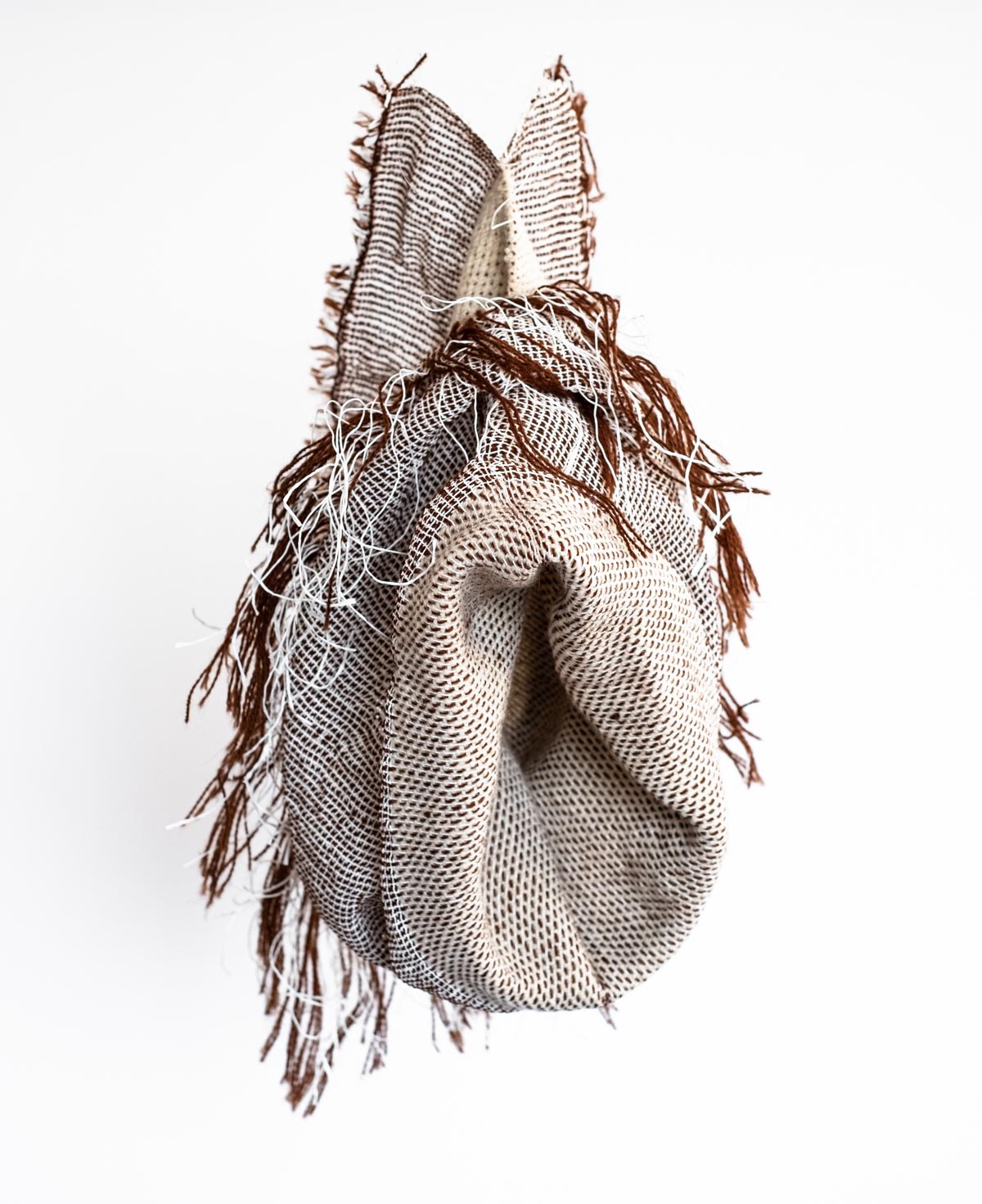 Morbido Dentro (2020) 21x32,5x16 cm Paper yarn, Alpaca, hand-spun wool