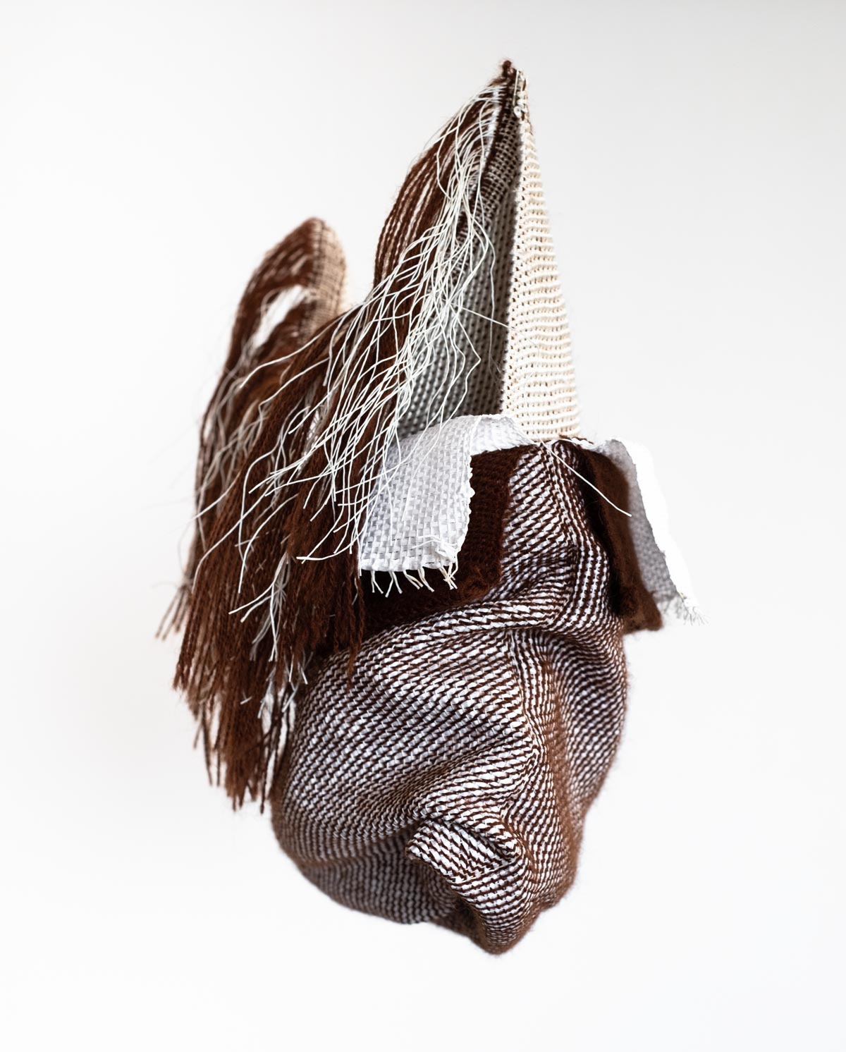 Sei Facce Tessute In Un Sacco (2020) 34x40x13,5 cm Paper yarn, paper tape yarn, Alpaca, hand-spun banana fiber