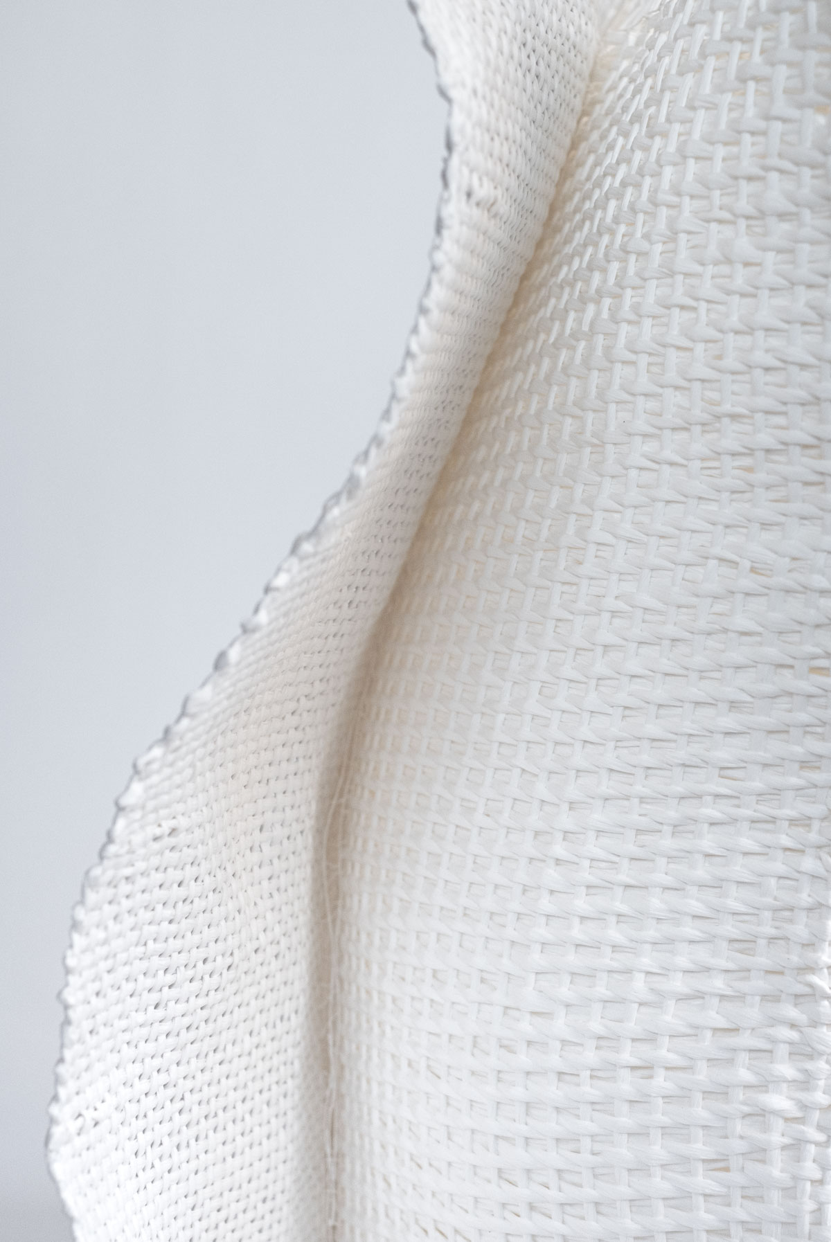 Pancione Alato (2021) 56x39x37 cm Paper yarn